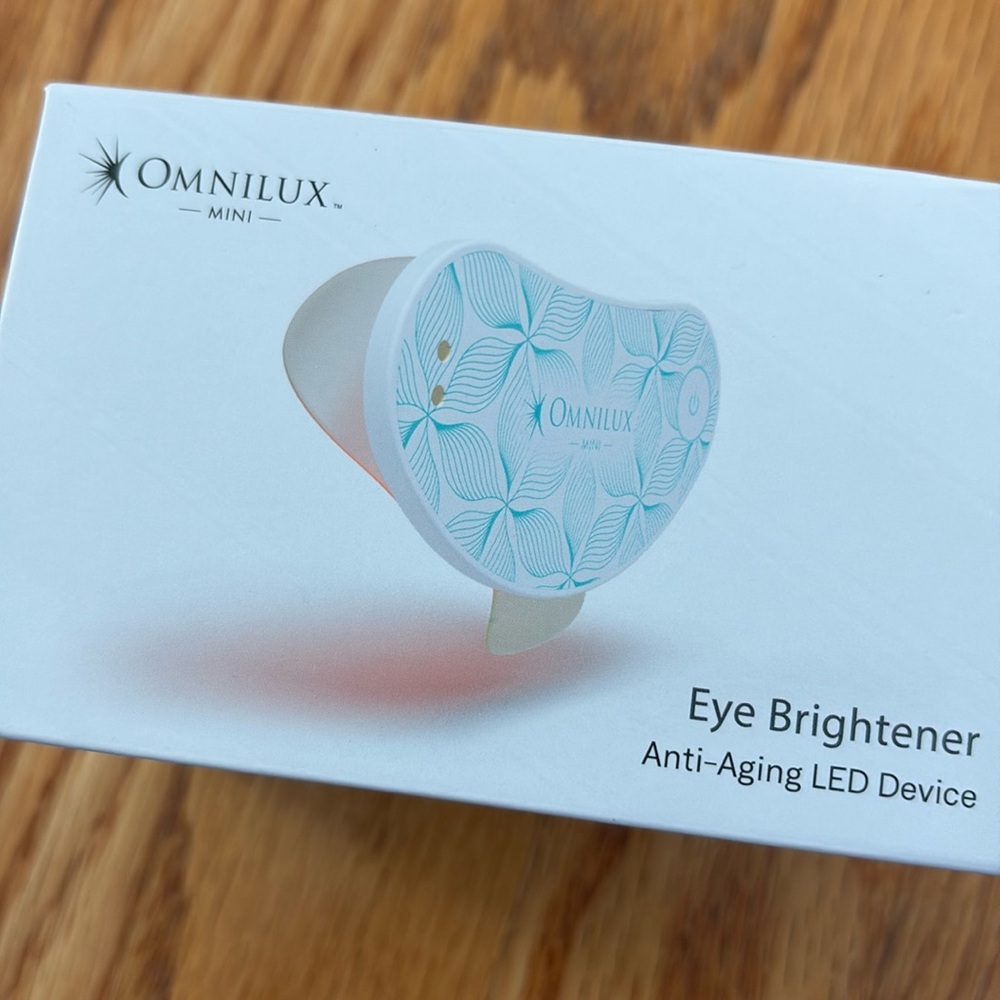 Omnilux eye brightened LED device